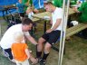 En skadet Bo Jacobsen modtager førstehjælp fra Rasmus Hansen efter at hans knæ gik i stykker ved første kamp ved Glud værtshus fodbold 2009.