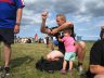 Zeb Hvidtfeldt tager anførerbindet på sammen med datteren før første kamp ved havnefestfodbolden 2013