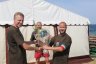 Brian Christoffersen modtager blomster fra Holdleder Anders Juul og Anfører Zeb Hvidtfeldt efter hans kamp nr. 100 mod Alkoholdet 1 ved Havnefestfodbolden 2018